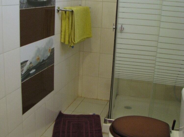 پانسیون Avamada Lodge