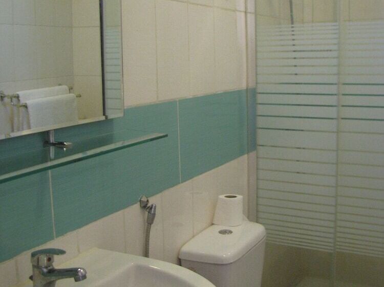 پانسیون Avamada Lodge