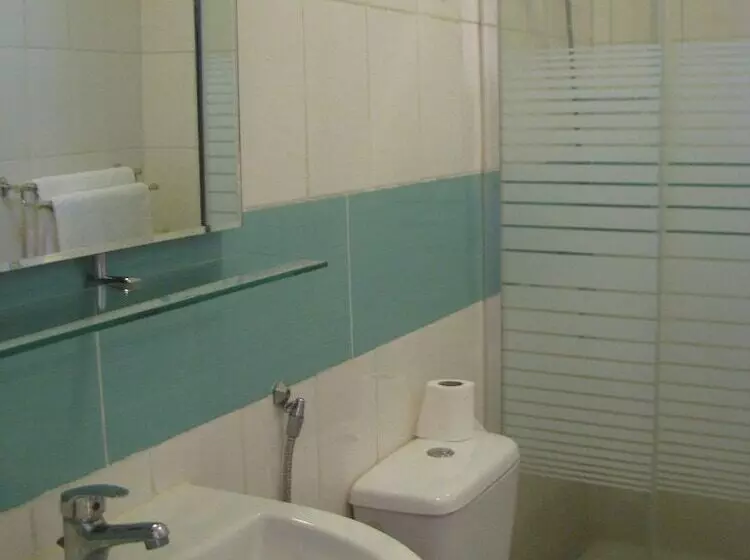 پانسیون Avamada Lodge