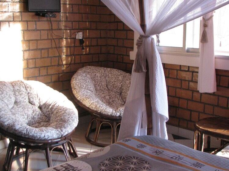 پانسیون Avamada Lodge