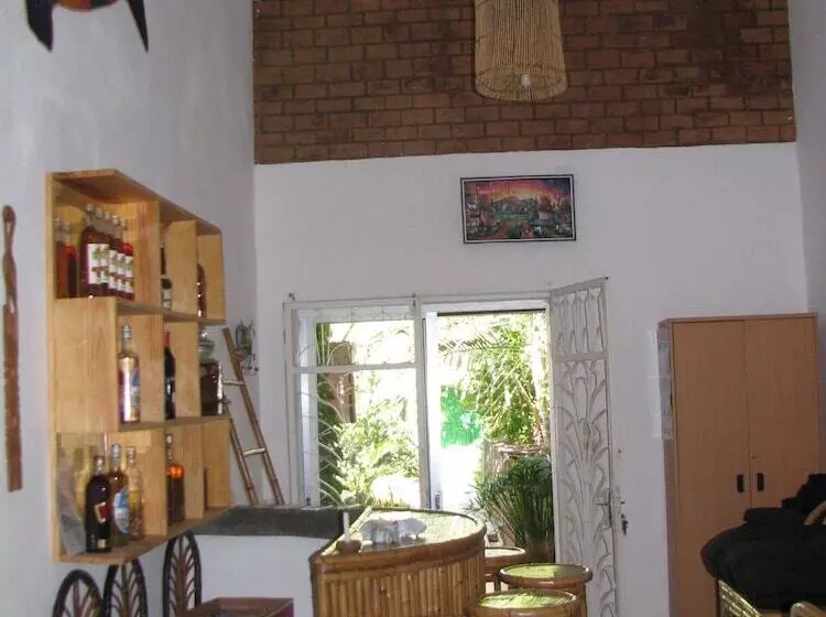 پانسیون Avamada Lodge