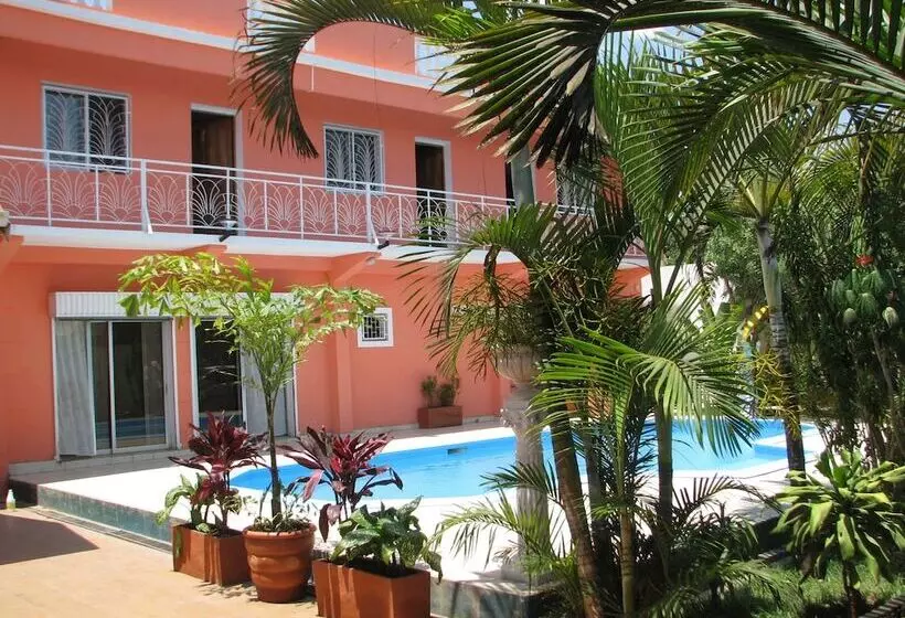 پانسیون Avamada Lodge