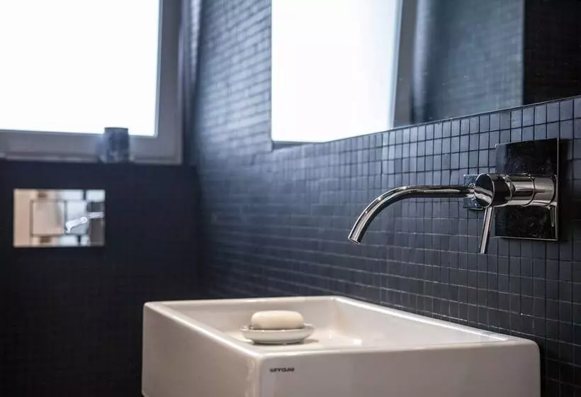 Renovated Apart With Private Courtyard, By Timecooler