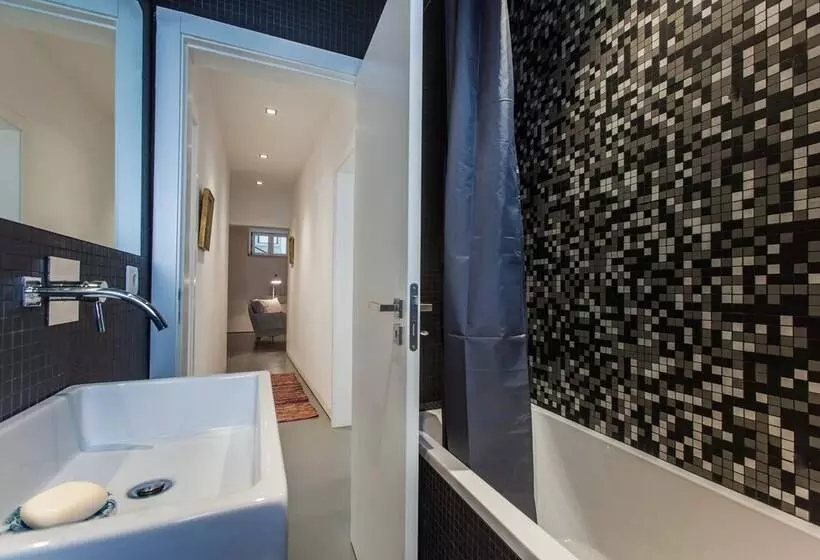 Renovated Apart With Private Courtyard, By Timecooler