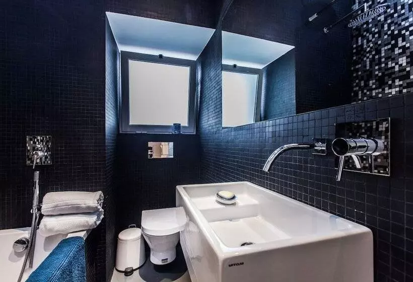 Renovated Apart With Private Courtyard, By Timecooler