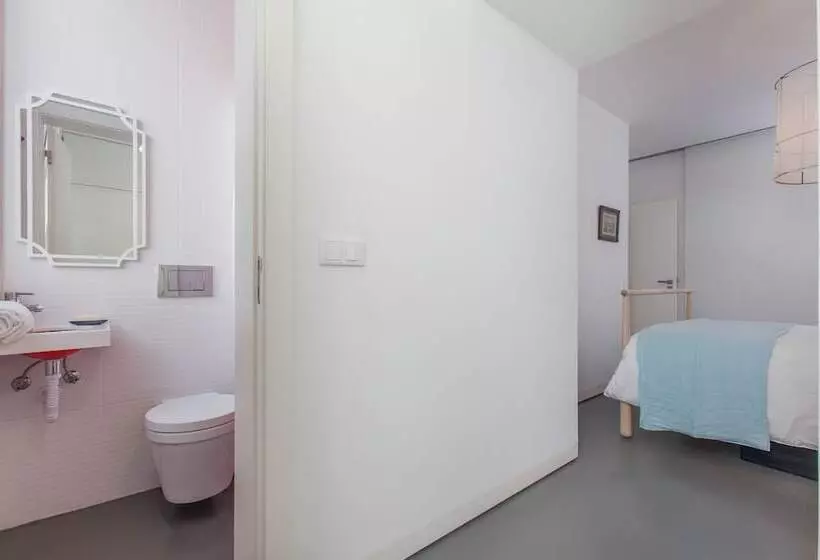 Renovated Apart With Private Courtyard, By Timecooler