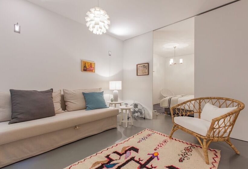 Renovated Apart With Private Courtyard, By Timecooler