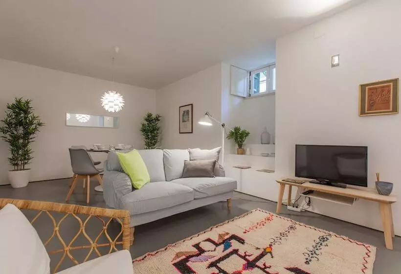 Renovated Apart With Private Courtyard, By Timecooler