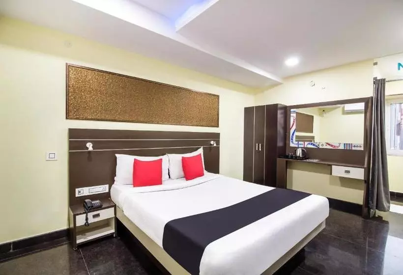 ホテル Capital O 28650 Nikhil Regency