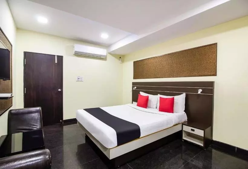 ホテル Capital O 28650 Nikhil Regency