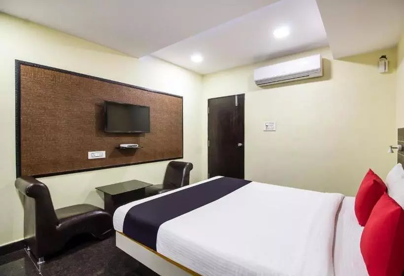 ホテル Capital O 28650 Nikhil Regency