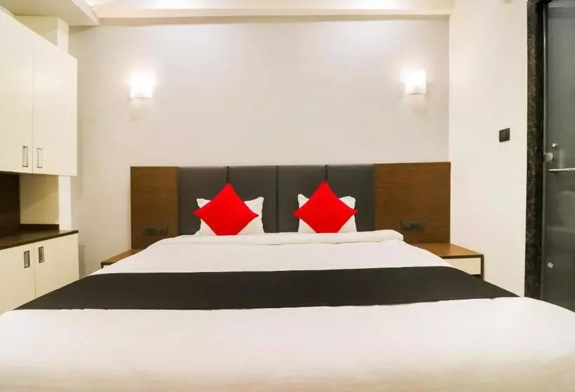 ホテル Capital O 28650 Nikhil Regency