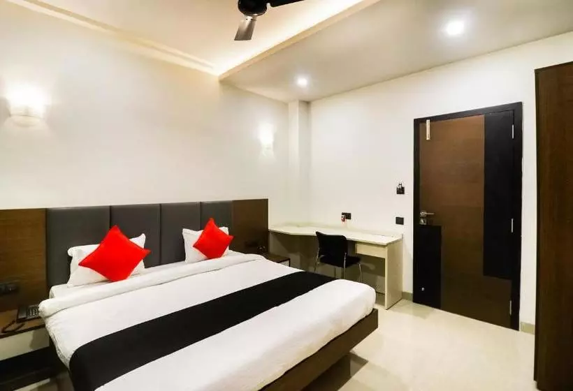 ホテル Capital O 28650 Nikhil Regency
