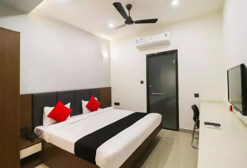 ホテル Capital O 28650 Nikhil Regency