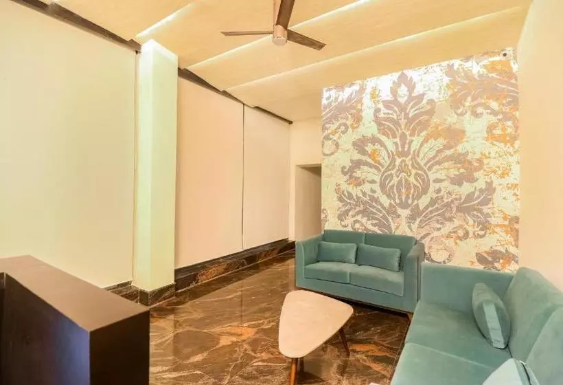 ホテル Capital O 28650 Nikhil Regency
