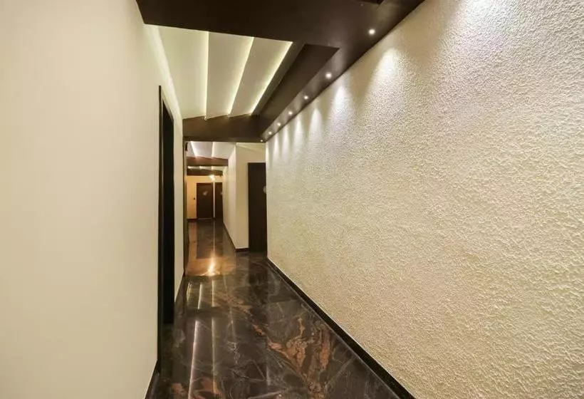 ホテル Capital O 28650 Nikhil Regency