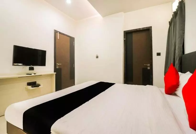 ホテル Capital O 28650 Nikhil Regency
