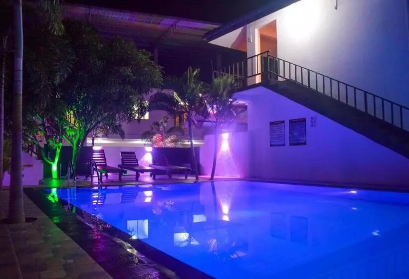 هتل Lion Resort