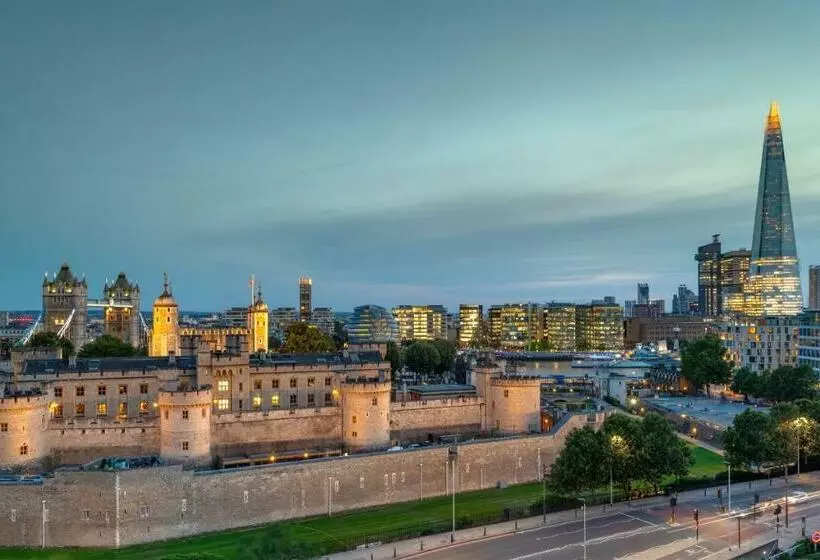 ホテル Tower Suites By Blue Orchid