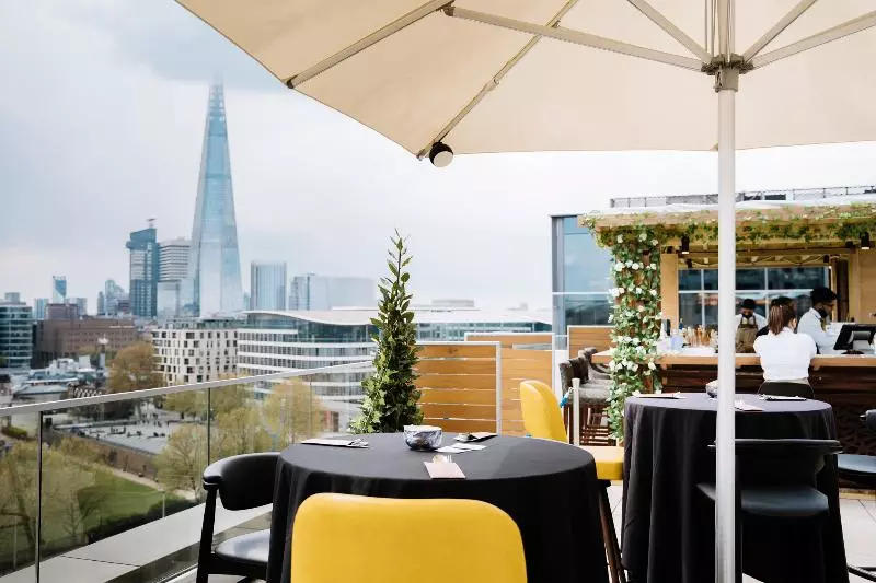 ホテル Tower Suites By Blue Orchid