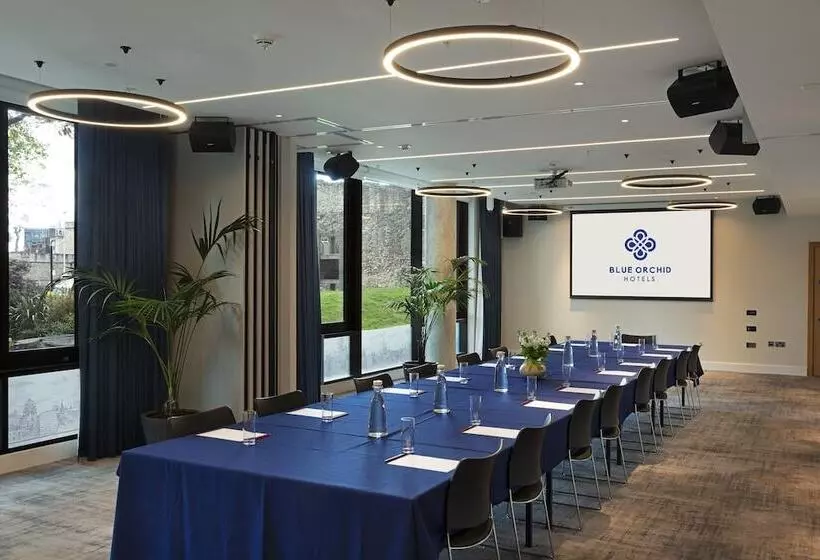 ホテル Tower Suites By Blue Orchid