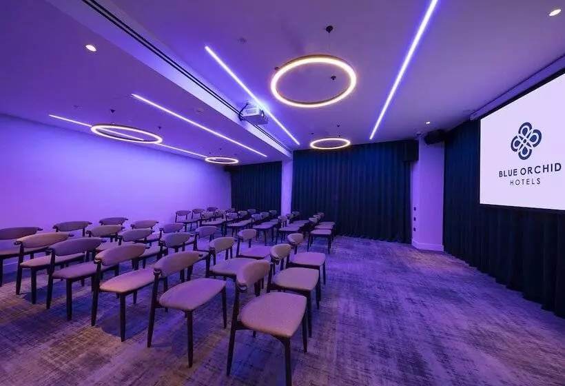 ホテル Tower Suites By Blue Orchid