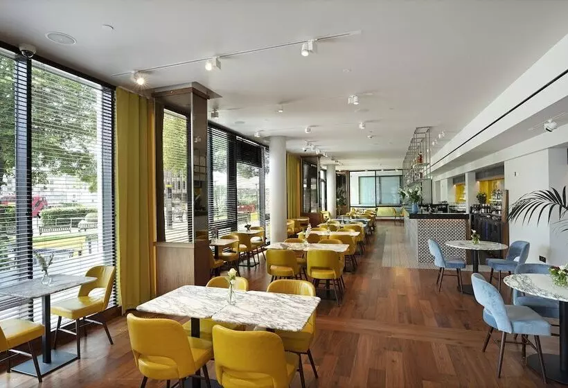 ホテル Tower Suites By Blue Orchid