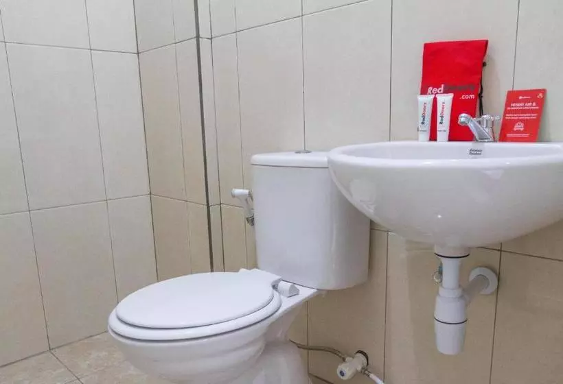 ペンション Reddoorz Near Universitas Siliwangi Tasikmalaya