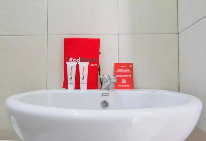 ペンション Reddoorz Near Universitas Siliwangi Tasikmalaya