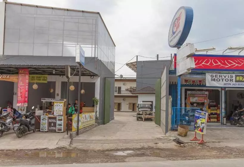 ペンション Reddoorz Near Universitas Siliwangi Tasikmalaya