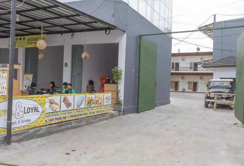 ペンション Reddoorz Near Universitas Siliwangi Tasikmalaya