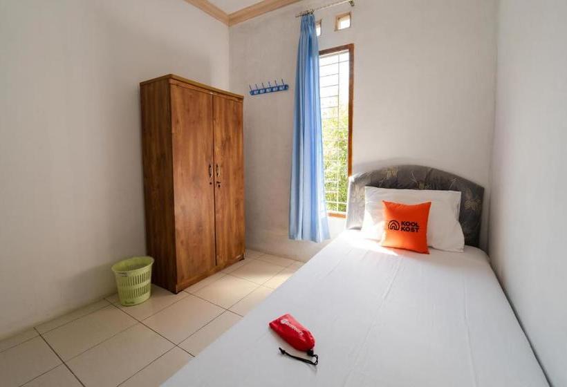 ペンション Koolkost Syariah @ Mt Haryono Street Balikpapan