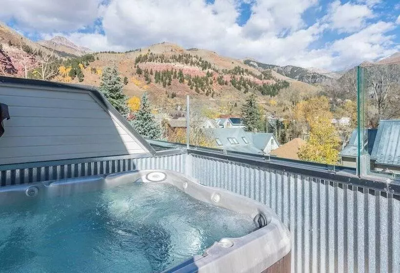 בית מלון כפרי Columbia