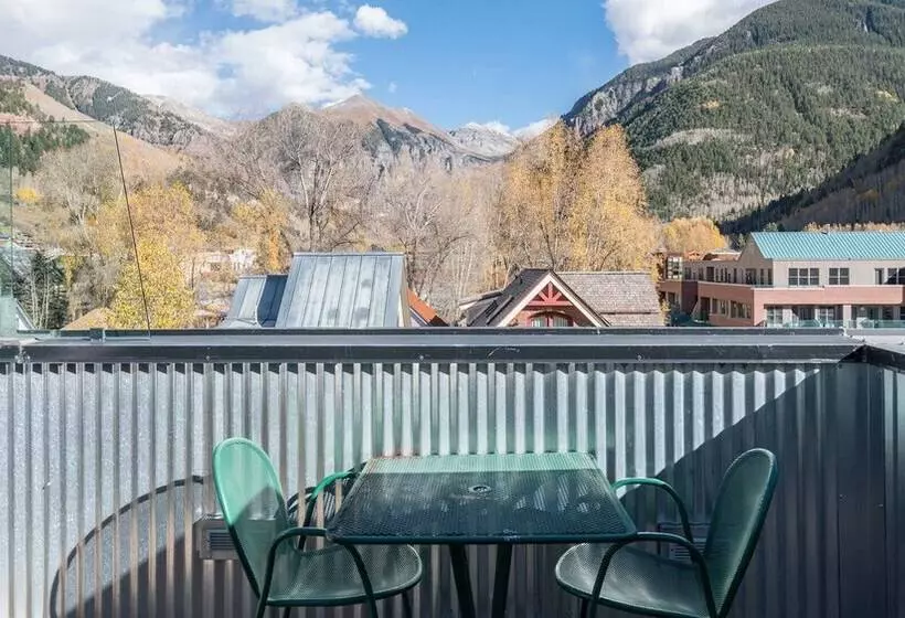 בית מלון כפרי Columbia