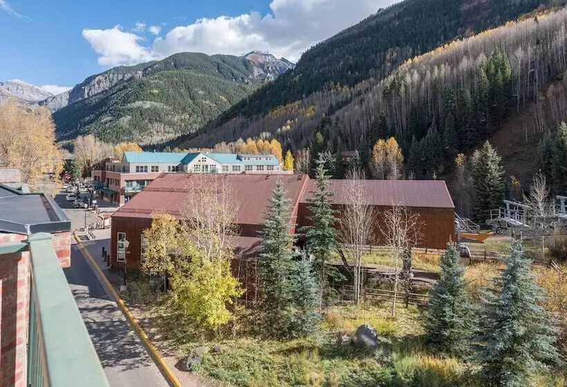 בית מלון כפרי Columbia