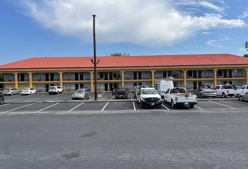 Отель Country Hearth Inn & Suites Cartersville