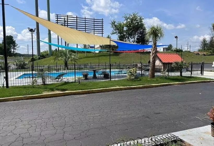 Отель Country Hearth Inn & Suites Cartersville