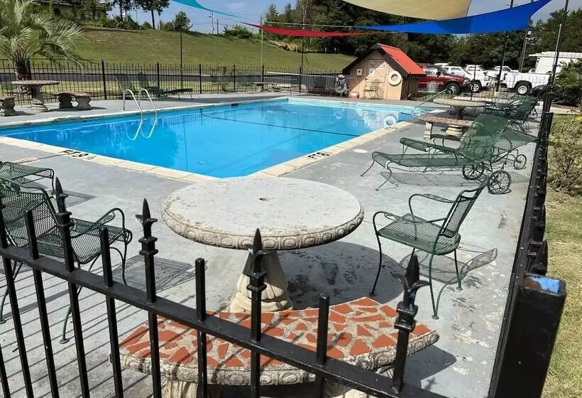 Отель Country Hearth Inn & Suites Cartersville