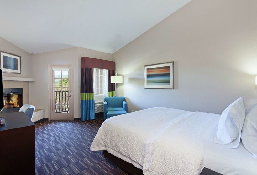 Отель Hampton Inn Morgan Hill