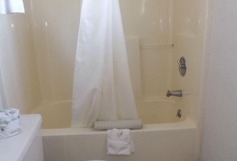 호텔 Howard Johnson By Wyndham Roseburg