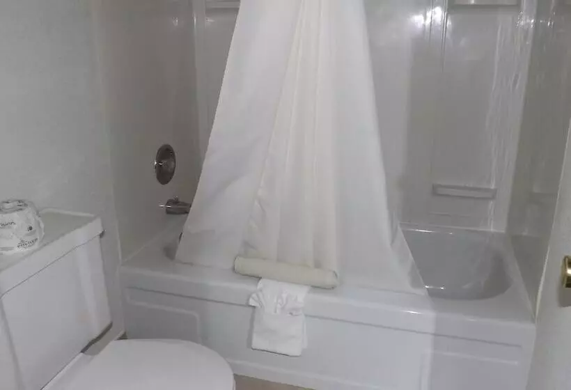 فندق Howard Johnson By Wyndham Roseburg