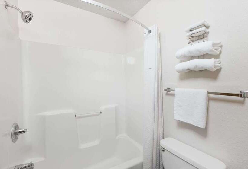 فندق Howard Johnson By Wyndham Wichita Airport