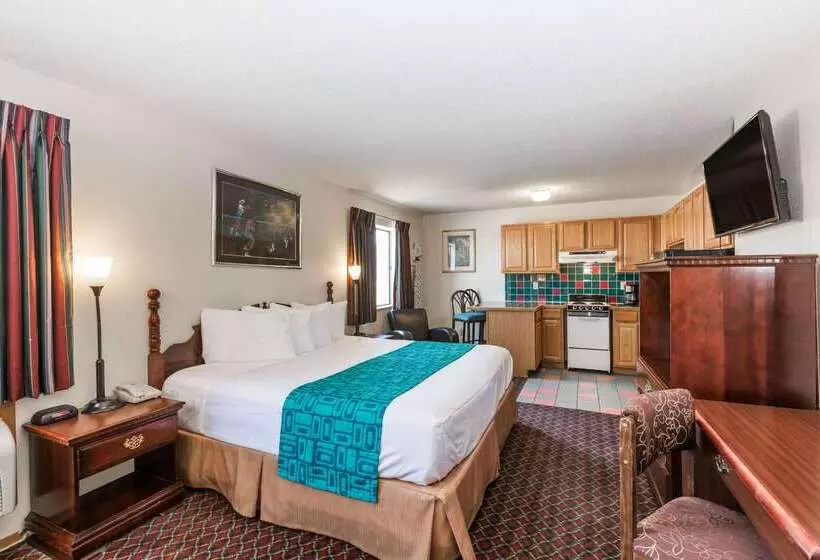 Отель Howard Johnson By Wyndham Wichita Airport