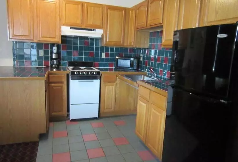 Отель Howard Johnson By Wyndham Wichita Airport