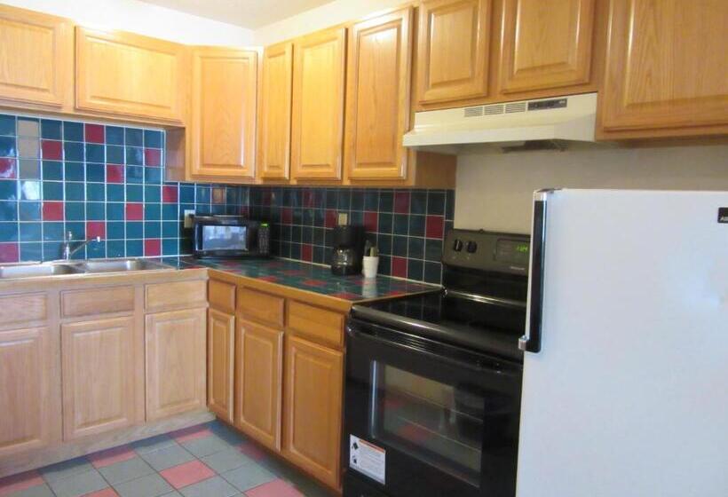 فندق Howard Johnson By Wyndham Wichita Airport