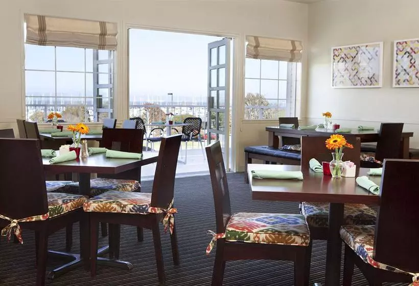 ホテル Inn at Oyster Point