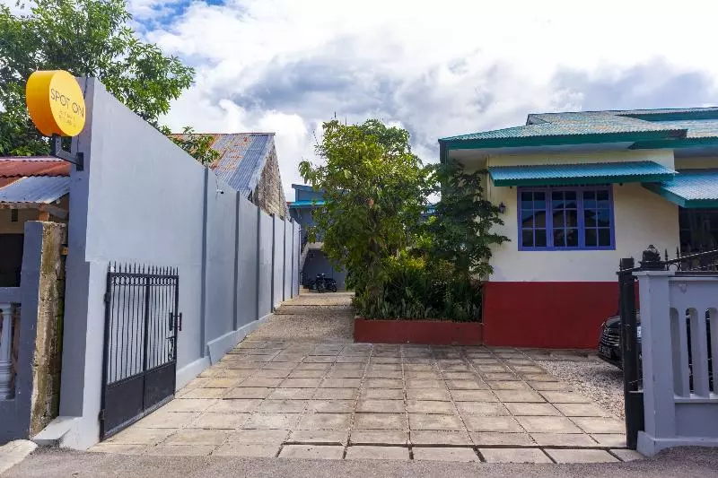 ホテル Spot On 2063 Bethania Residence