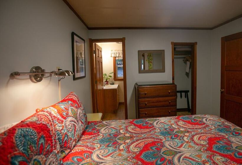 فندق على الطريق Outside Inn