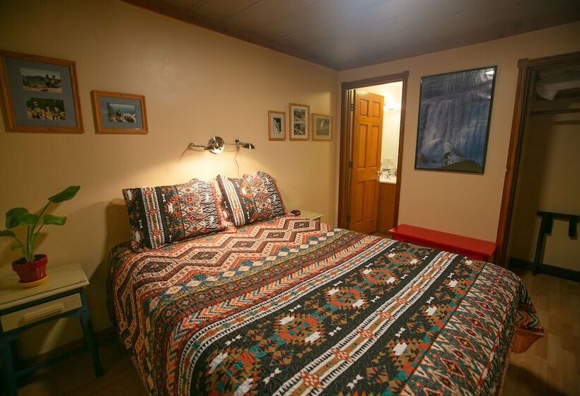 فندق على الطريق Outside Inn