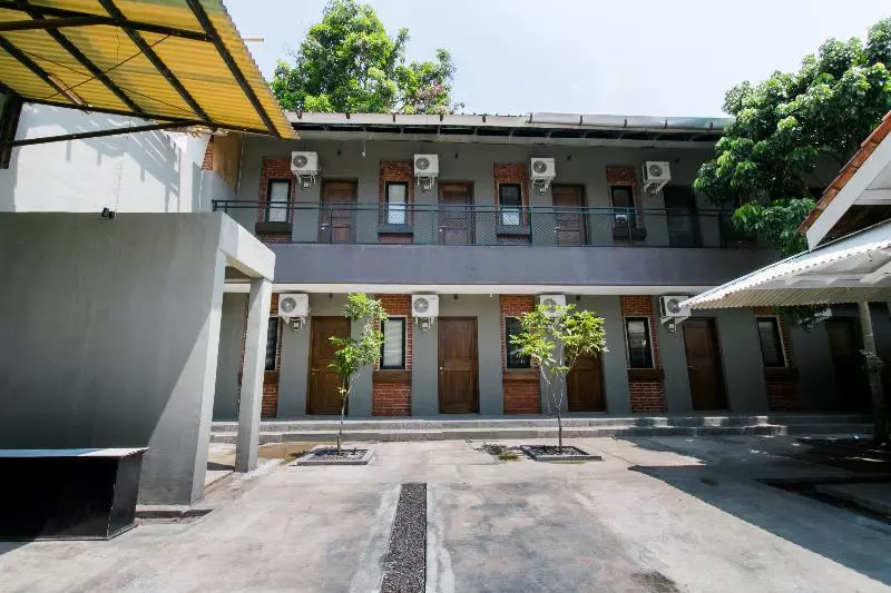 Hotelli Capital O 1898 Louise Place